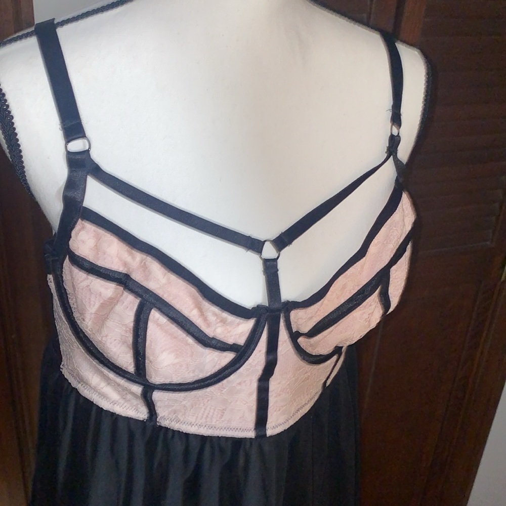 Lingerie - Picture 2 of 4